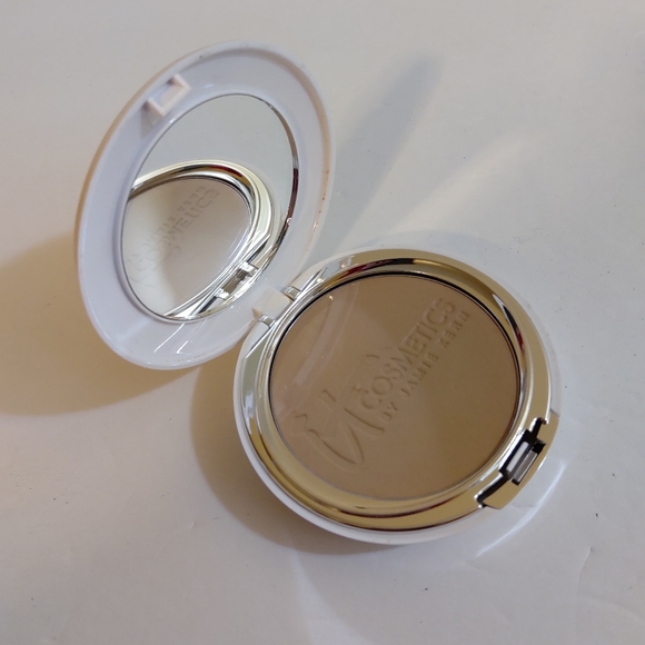 NEW  IT COSMETICS Celebration Foundation Illumination Tan Full Size - Picture 5 of 8